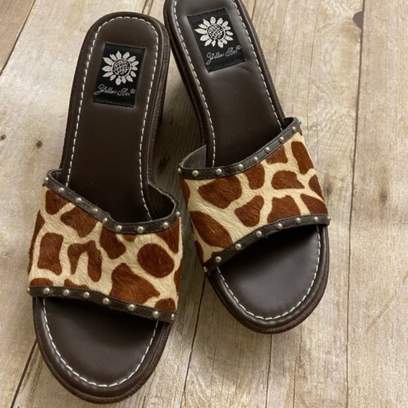 Yellow Box Giraffe Print Calf Hair Wedge Sandals SZ 8 - Picture 1 of 4